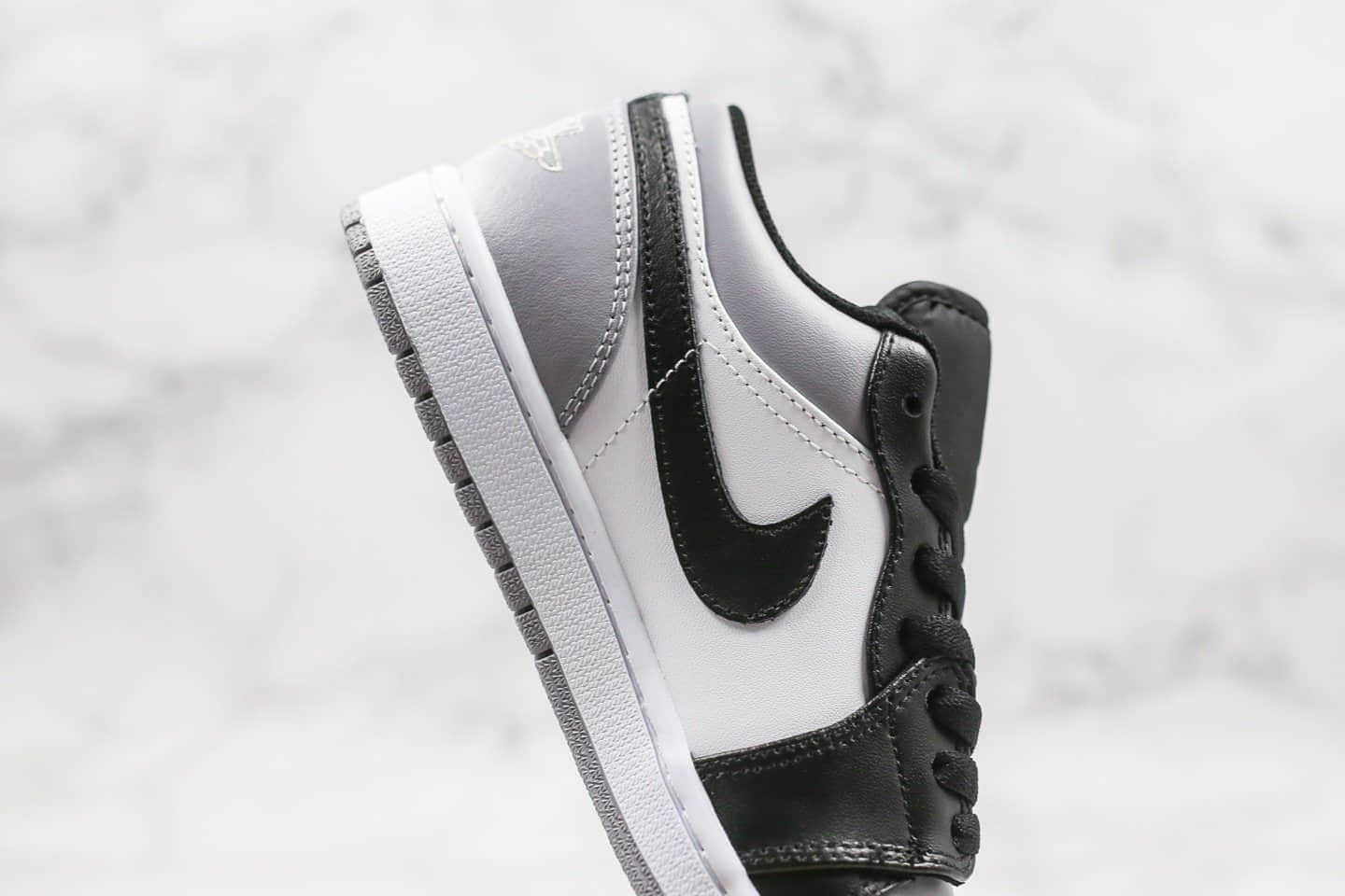 乔丹Air Jordan 1 Low纯原版本低帮AJ1黑灰脚趾正确鞋面头层皮材质 货号：553558-110