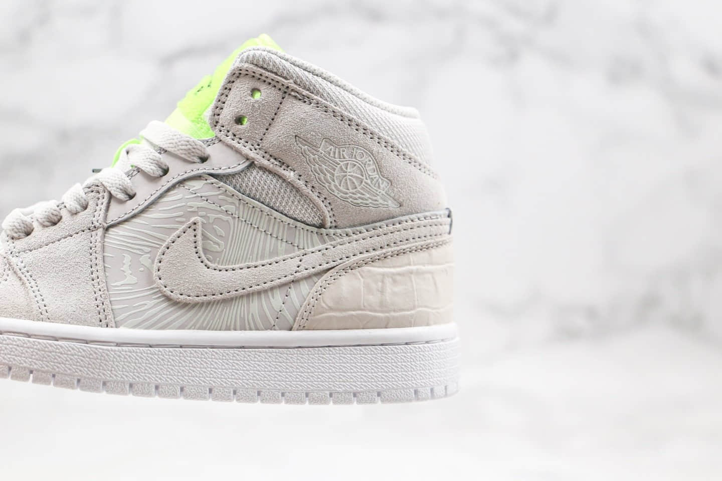 乔丹Air Jordan 1 Mid WMNS纯原版本中帮AJ1海盐荧光绿米白色原厂AJ鞋舌原厂后跟定型 货号:CV3018-001