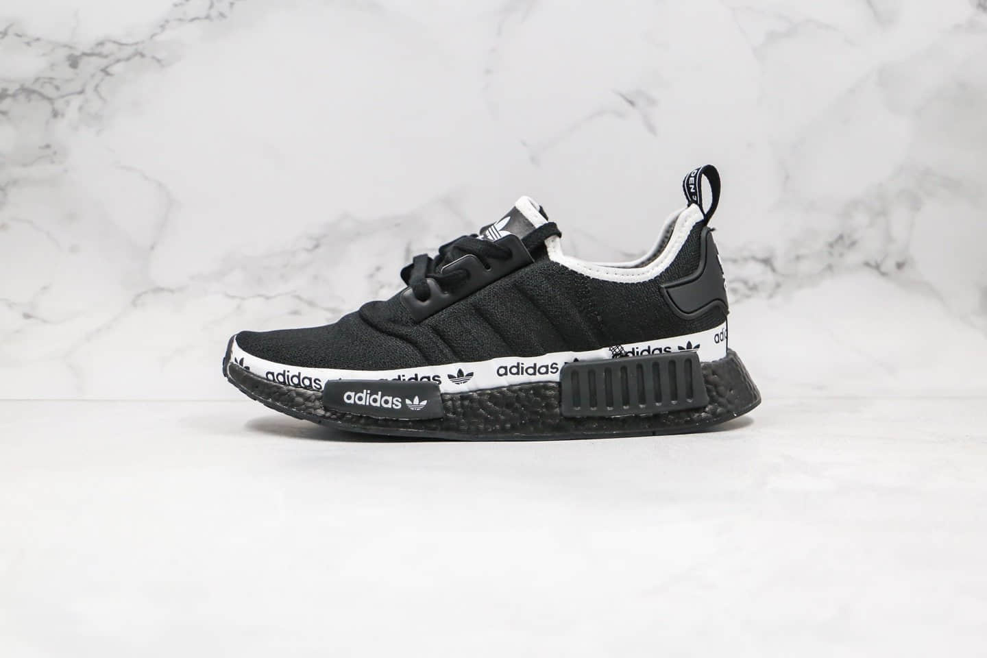 阿迪达斯Adidas Boost NMD R1纯原版本爆米花跑鞋黑白拼色NMD内置Boost颗粒大底正确弹力针织鞋面 货号:FV7307