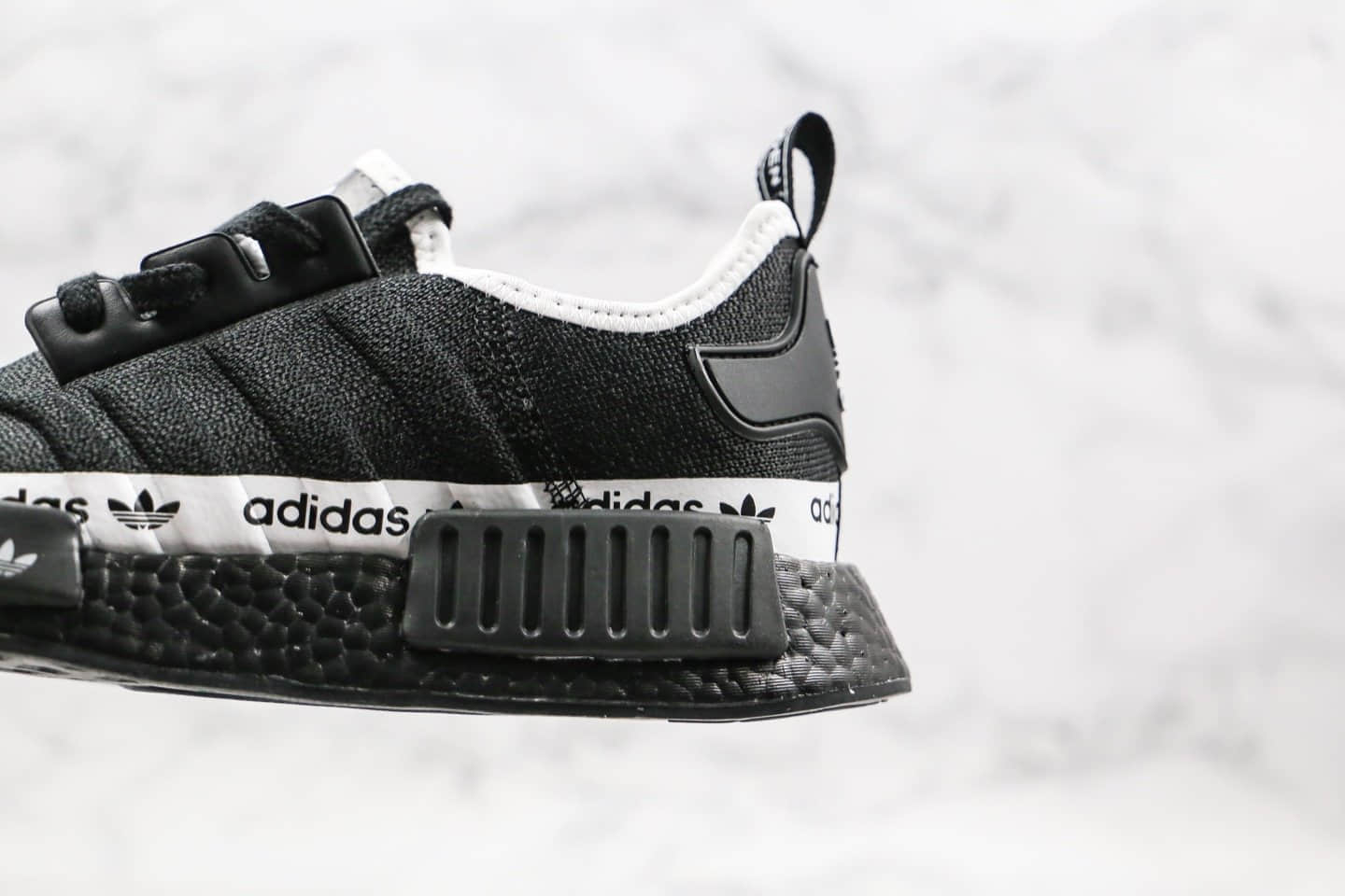 阿迪达斯Adidas Boost NMD R1纯原版本爆米花跑鞋黑白拼色NMD内置Boost颗粒大底正确弹力针织鞋面 货号:FV7307