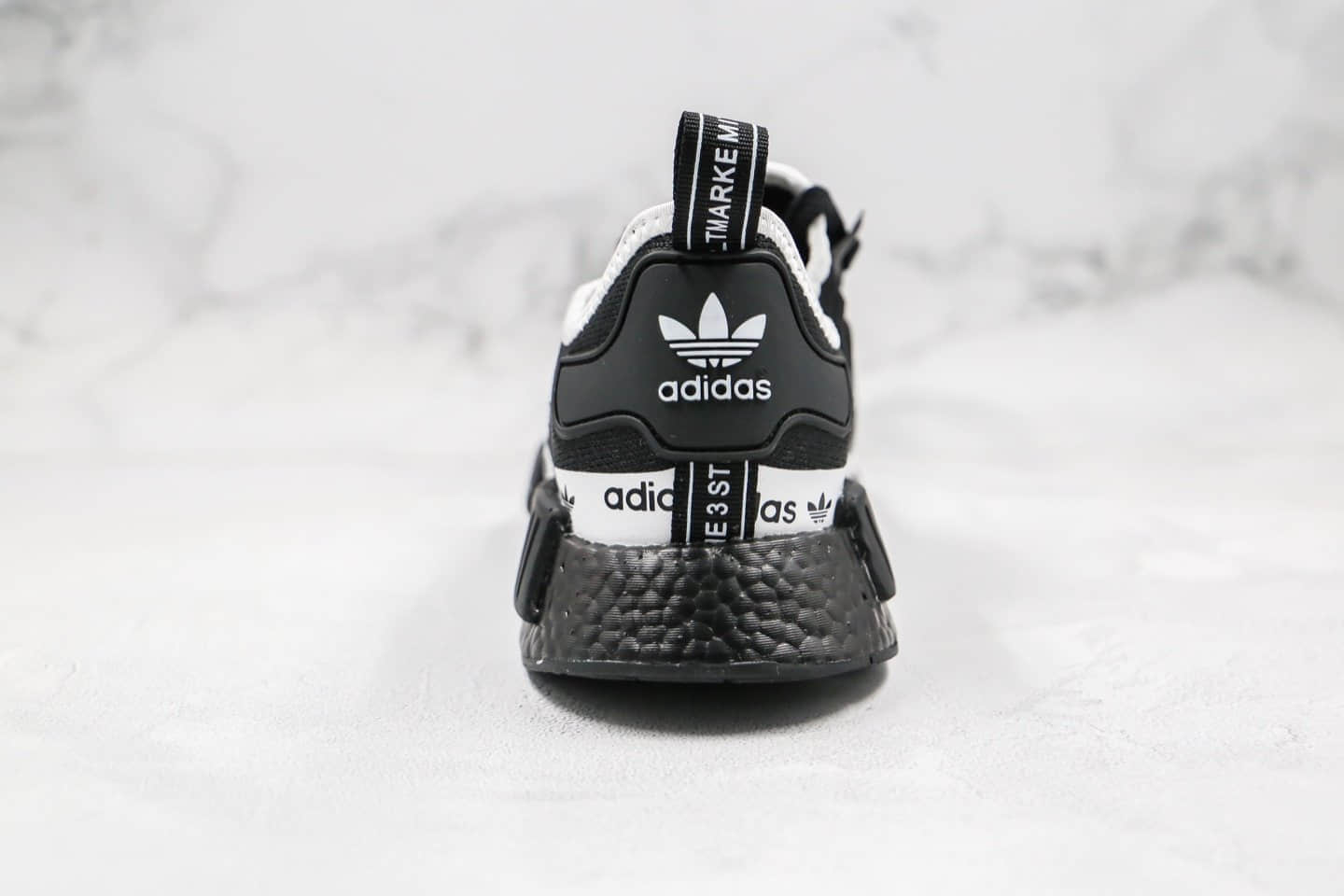 阿迪达斯Adidas Boost NMD R1纯原版本爆米花跑鞋黑白拼色NMD内置Boost颗粒大底正确弹力针织鞋面 货号:FV7307