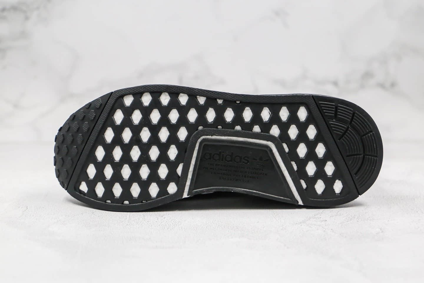 阿迪达斯Adidas Boost NMD R1纯原版本爆米花跑鞋黑白拼色NMD内置Boost颗粒大底正确弹力针织鞋面 货号:FV7307