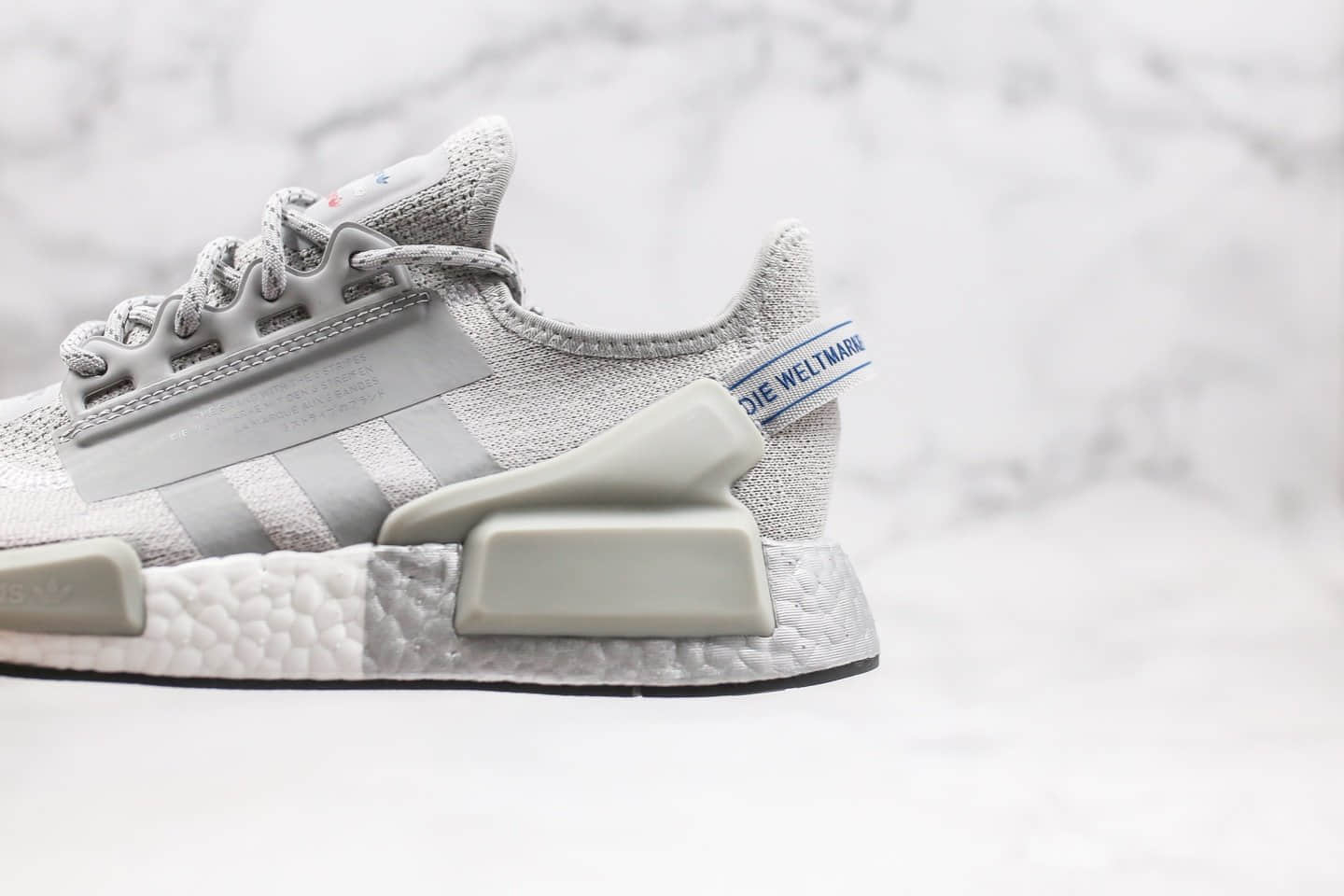 阿迪达斯Adidas NMD R-1 V2纯原版本爆米花NMD白灰色原楦头纸板打造正确鞋面材质 货号:FW5328