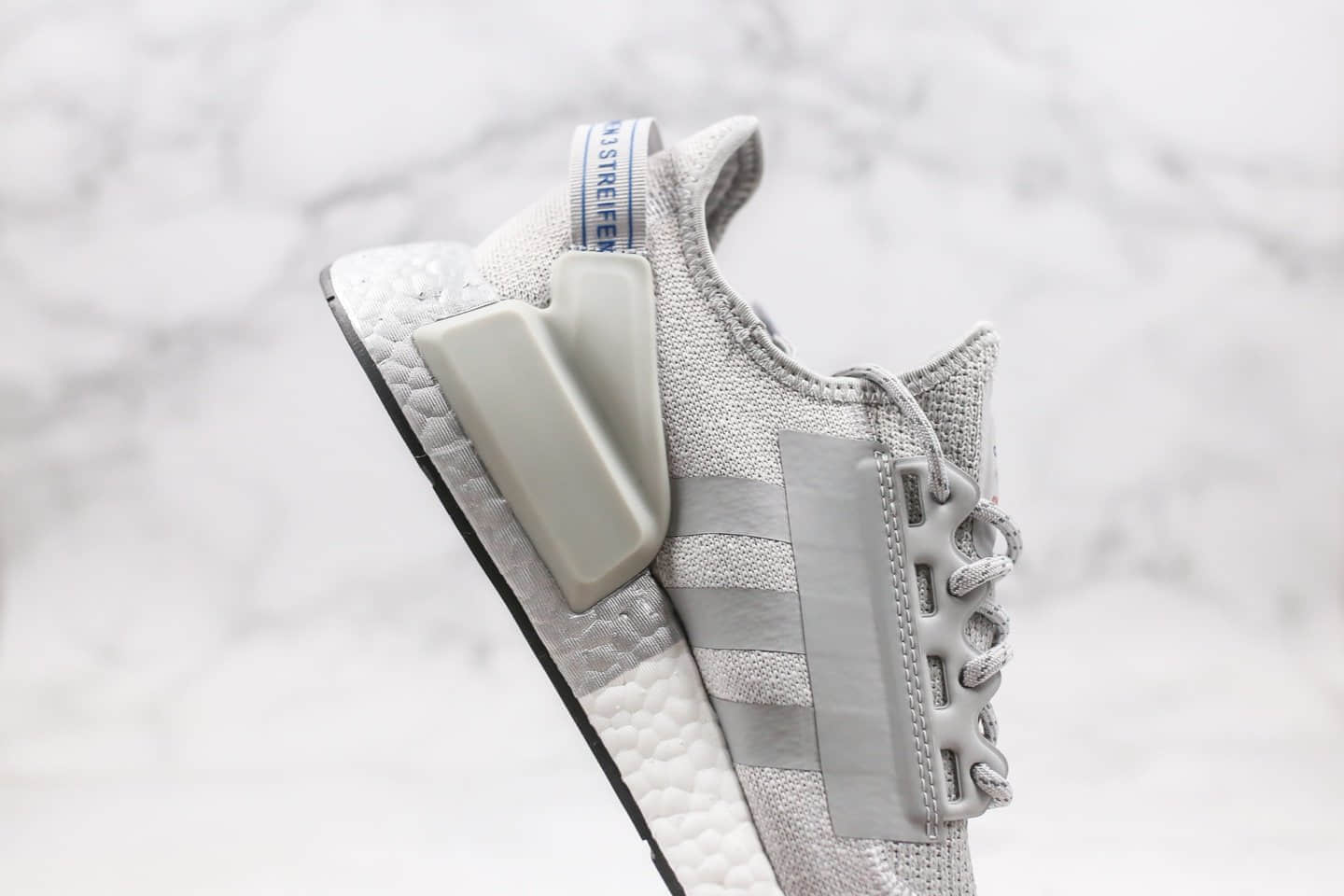 阿迪达斯Adidas NMD R-1 V2纯原版本爆米花NMD白灰色原楦头纸板打造正确鞋面材质 货号:FW5328