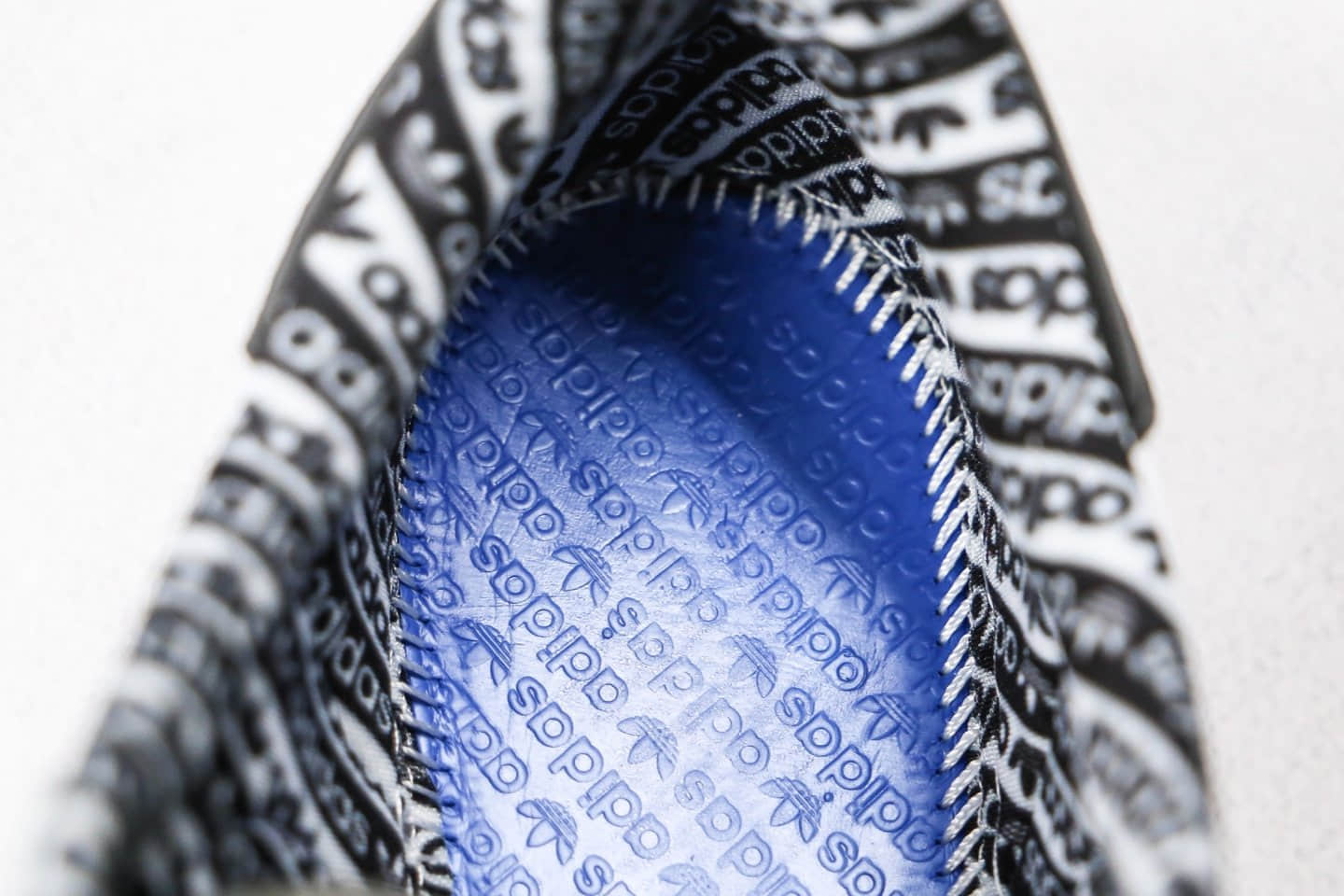 阿迪达斯Adidas Super Star W纯原版本三叶草贝壳头板鞋白黑红原档案数据开发正确硅蓝中底 货号:FW6593