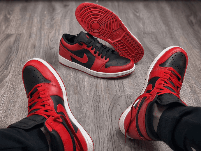 “反转黑红”AJ1有低帮版本了!更适合夏季上脚!