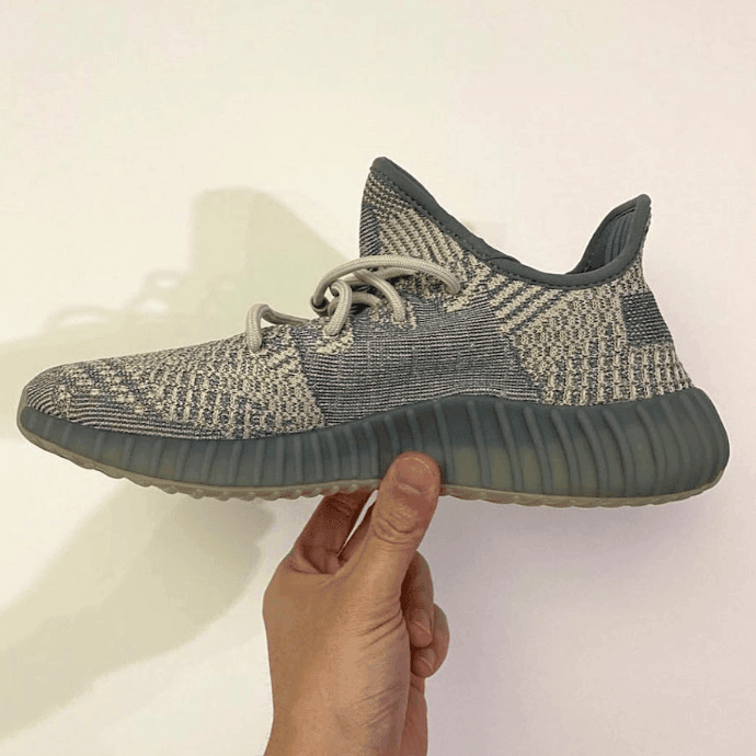 全新 Yeezy 350 V2曝光!实物清爽百搭!