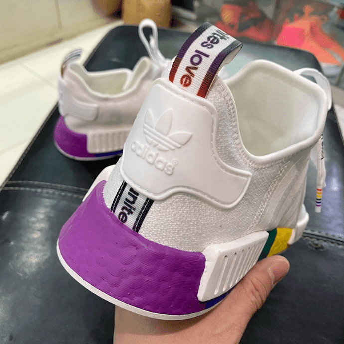 彩虹中底!adidas NMD R1 Pride实物图曝光! 货号:FY9024