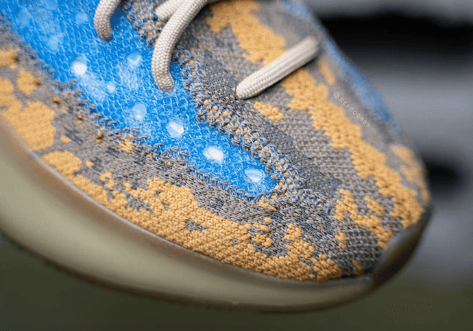 Yeezy Boost 380 “Blue Oat”释出最新实物图!还有满天星版本!