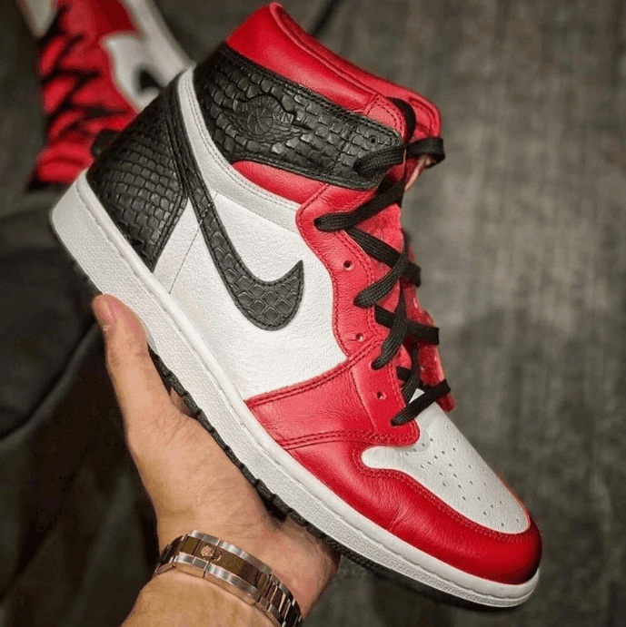 经典芝加哥配色+狂野蛇纹装扮!AJ1 “Satin Snake”八月登场! 货号:CD0461-601