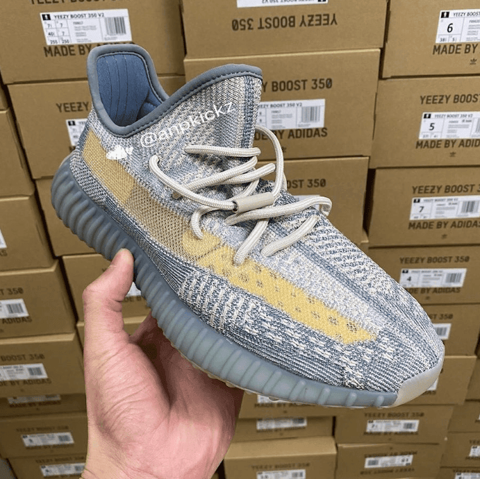 全新 Yeezy 350 V2曝光!实物清爽百搭!