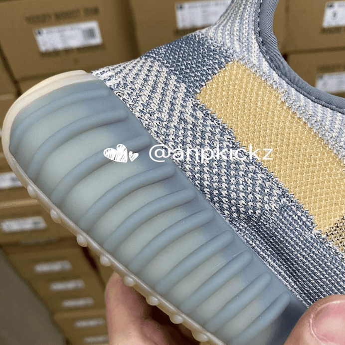 全新 Yeezy 350 V2曝光!实物清爽百搭!