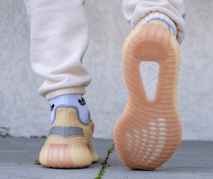 侧透满天星!上脚超清新!Yeezy 350 V2 “Linen”将于4月18日发售! 货号:FY5158