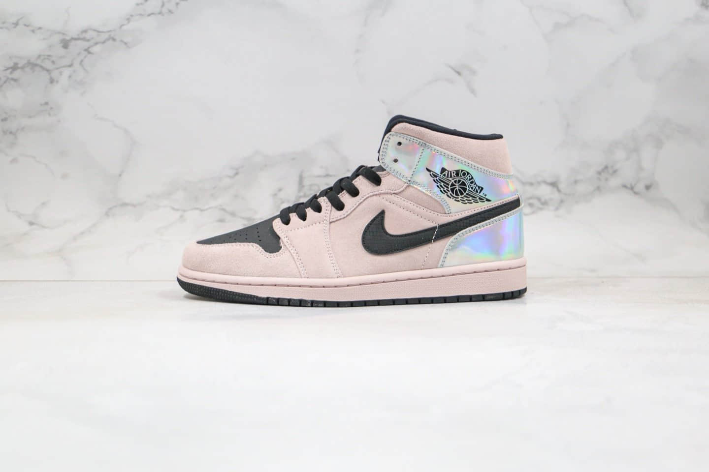 乔丹Air Jordan 1 Mid GS纯原版本中帮AJ1镭射粉色原盒原标原楦头纸板打造 货号:BQ6472-602