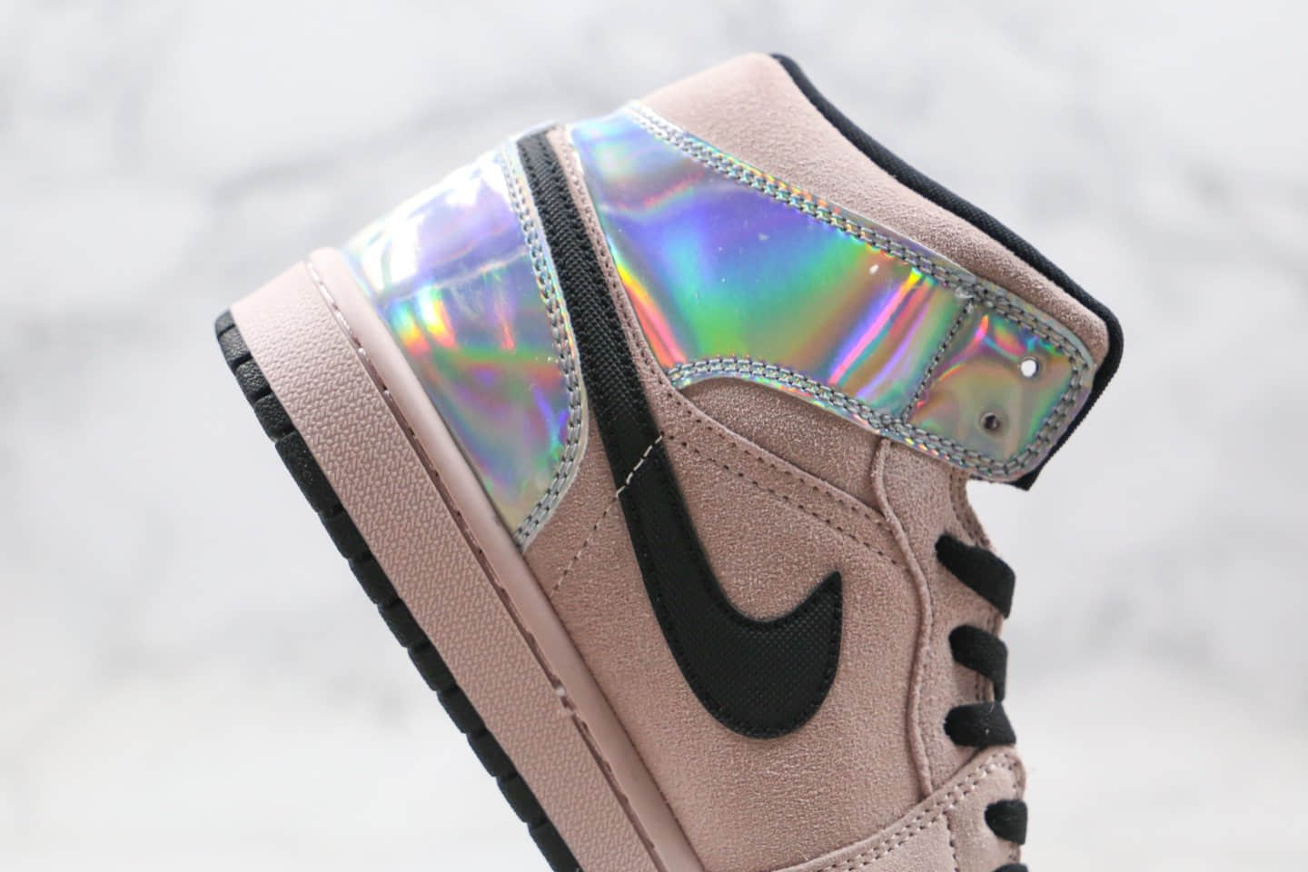 乔丹Air Jordan 1 Mid GS纯原版本中帮AJ1镭射粉色原盒原标原楦头纸板打造 货号:BQ6472-602