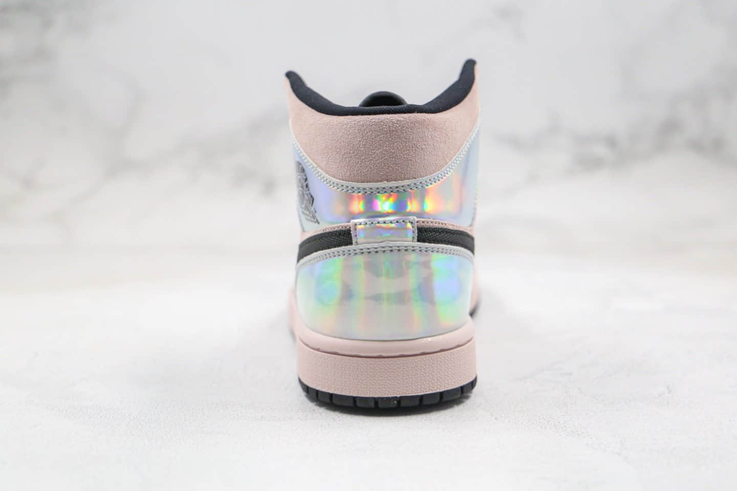 乔丹Air Jordan 1 Mid GS纯原版本中帮AJ1镭射粉色原盒原标原楦头纸板打造 货号:BQ6472-602