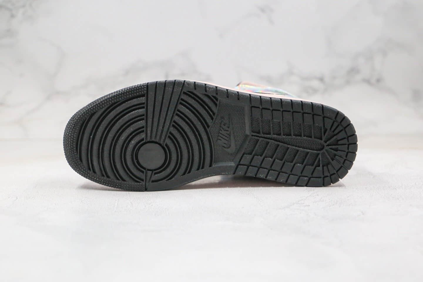 乔丹Air Jordan 1 Mid GS纯原版本中帮AJ1镭射粉色原盒原标原楦头纸板打造 货号:BQ6472-602