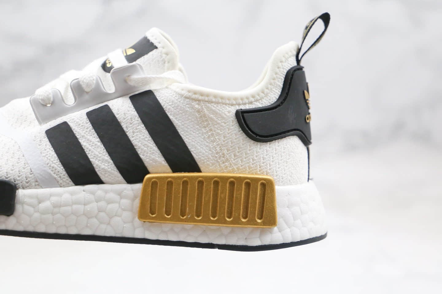 阿迪达斯Adidas Nmd R1纯原版本爆米花跑鞋白金黑色拼色正确Boost爆米花大底区别市面通货版本 货号:EG5662