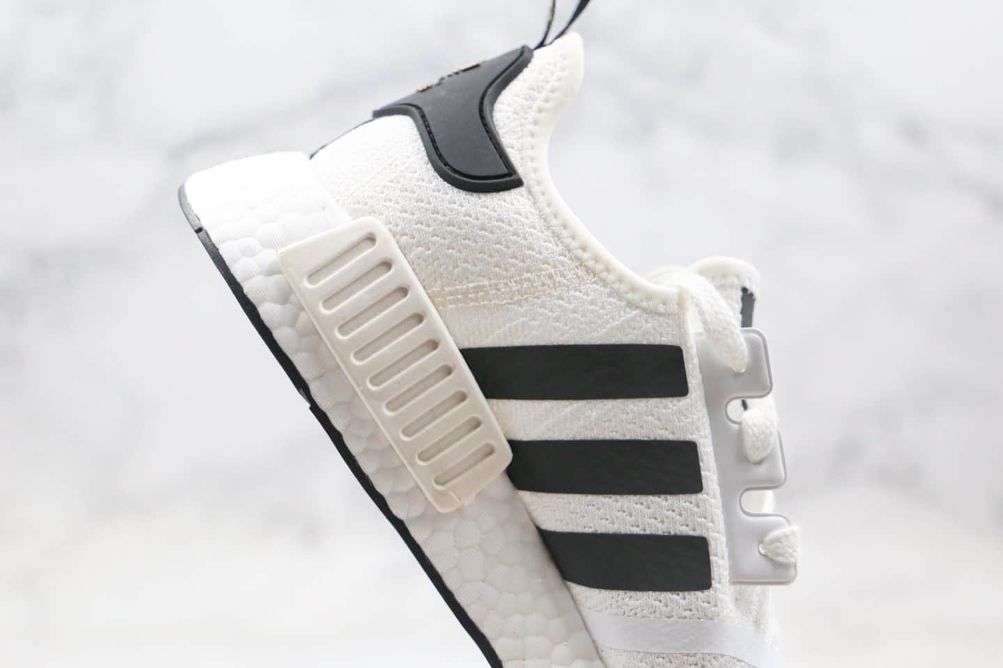 阿迪达斯Adidas Nmd R1纯原版本爆米花跑鞋白金黑色拼色正确Boost爆米花大底区别市面通货版本 货号:EG5662