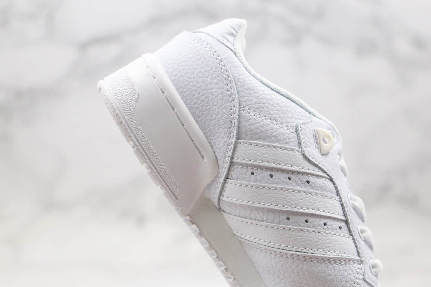 阿迪达斯Adidas Rivalry Low纯原版本三叶草板鞋白金色海外发售款原鞋开模一比一打造 货号：FU9204