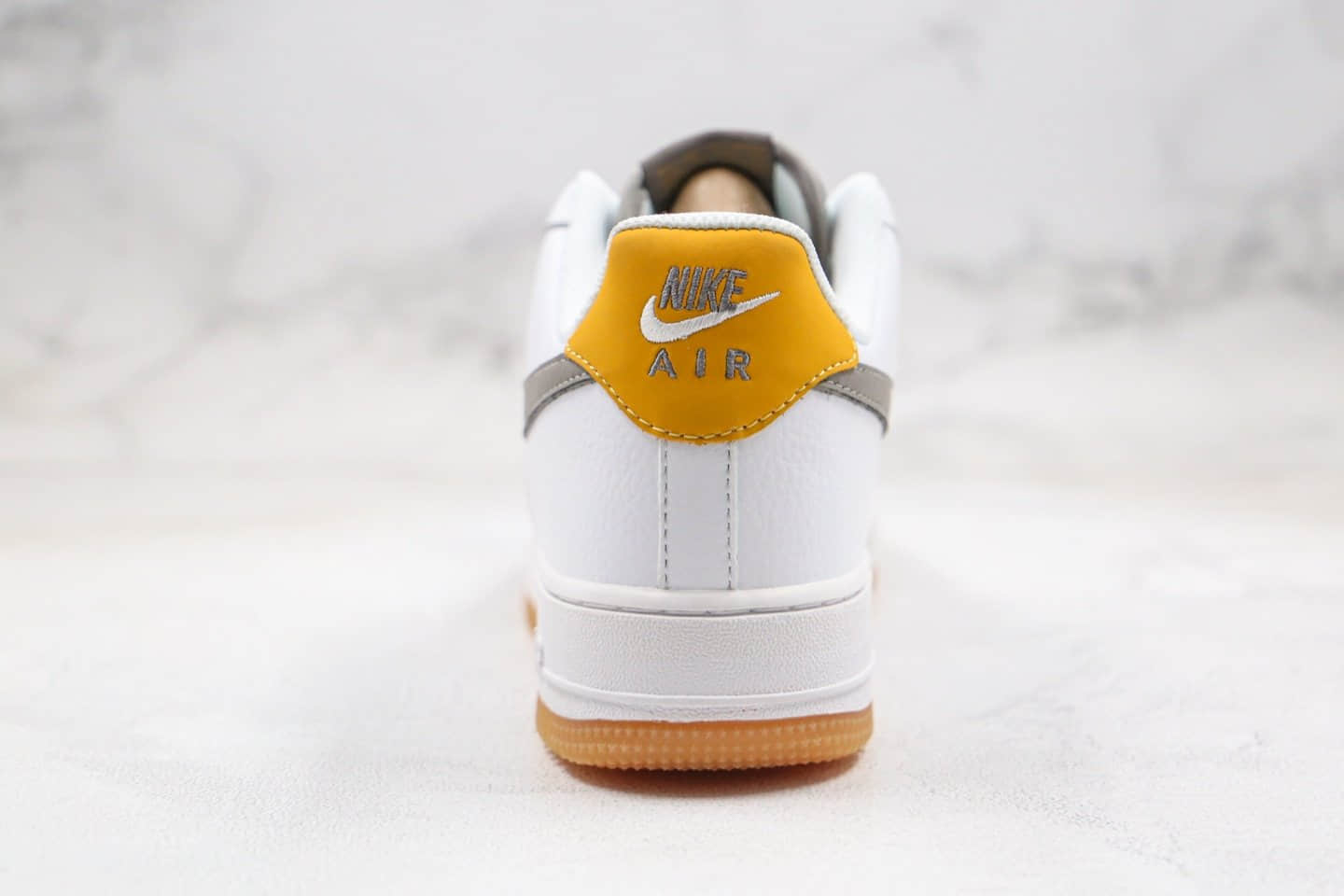 耐克Nike WMNS Air Force 1'07纯原版本低帮空军一号白灰黄色灰钩内置气垫原厂黑盒 货号:CJ8836-100