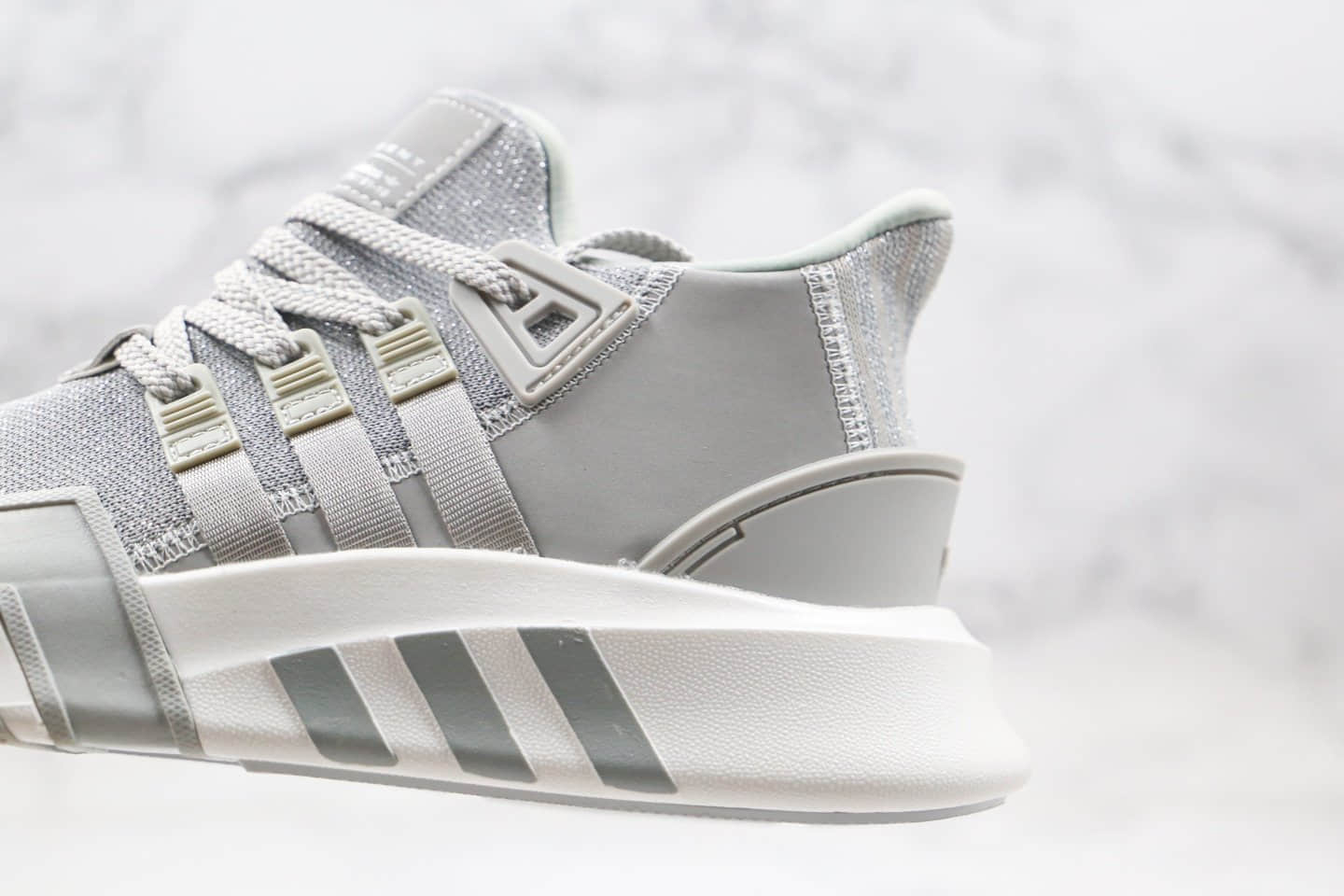 阿迪达斯adidas EQT BASK ADV V2公司级跑鞋灰白色原厂PU大底 货号:EE5038