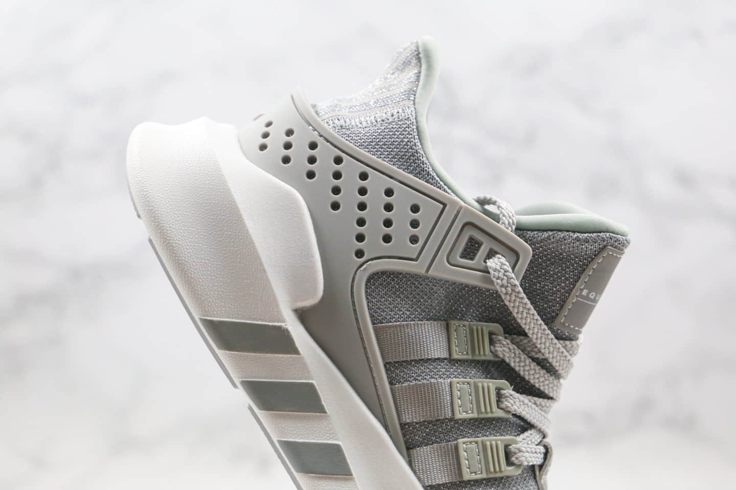 阿迪达斯adidas EQT BASK ADV V2公司级跑鞋灰白色原厂PU大底 货号:EE5038