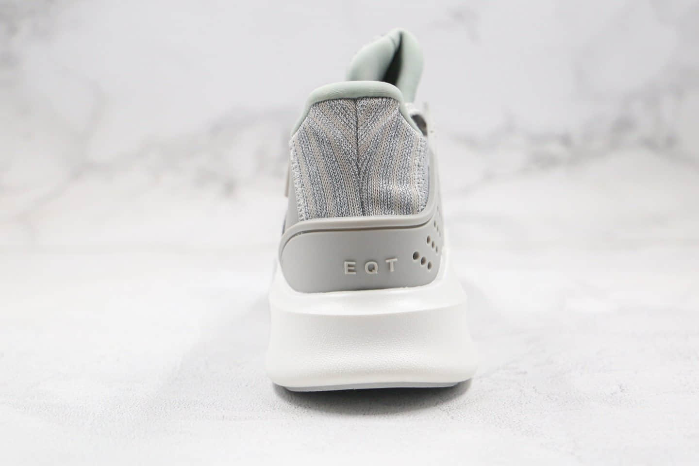 阿迪达斯adidas EQT BASK ADV V2公司级跑鞋灰白色原厂PU大底 货号:EE5038