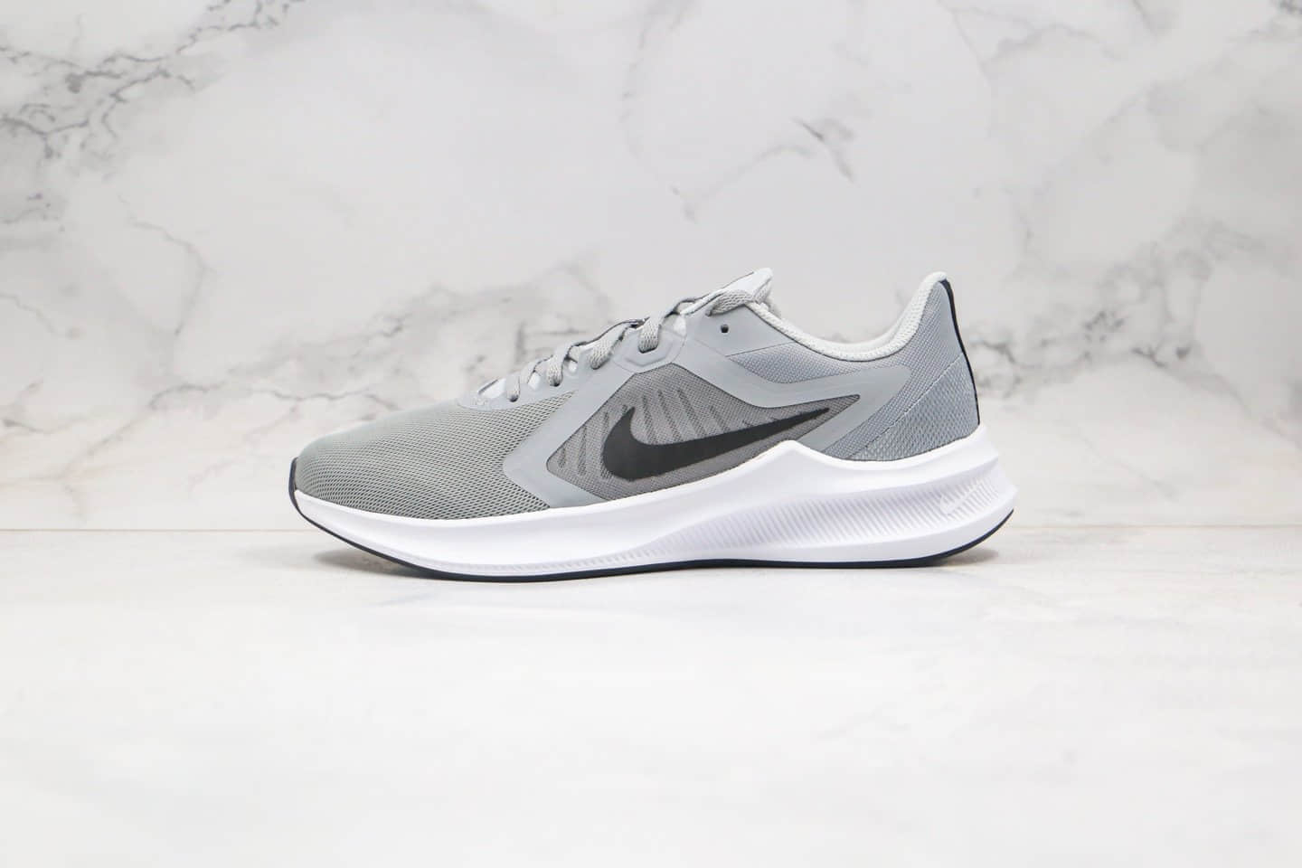 耐克Nike Downshimdter 10纯原版本登月10代灰黑色针眼透气慢跑鞋原厂缓震大底 货号：CI9981-003