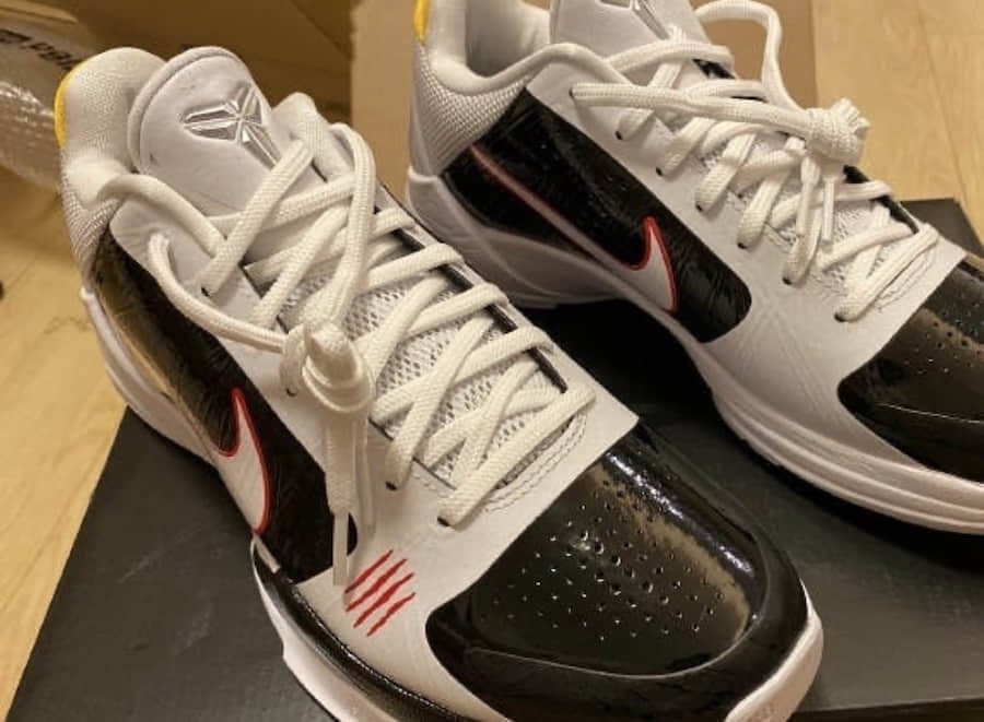 科比战靴再迎新品!Nike Kobe 5 Protro李小龙配色曝光! 货号:CD4991-700