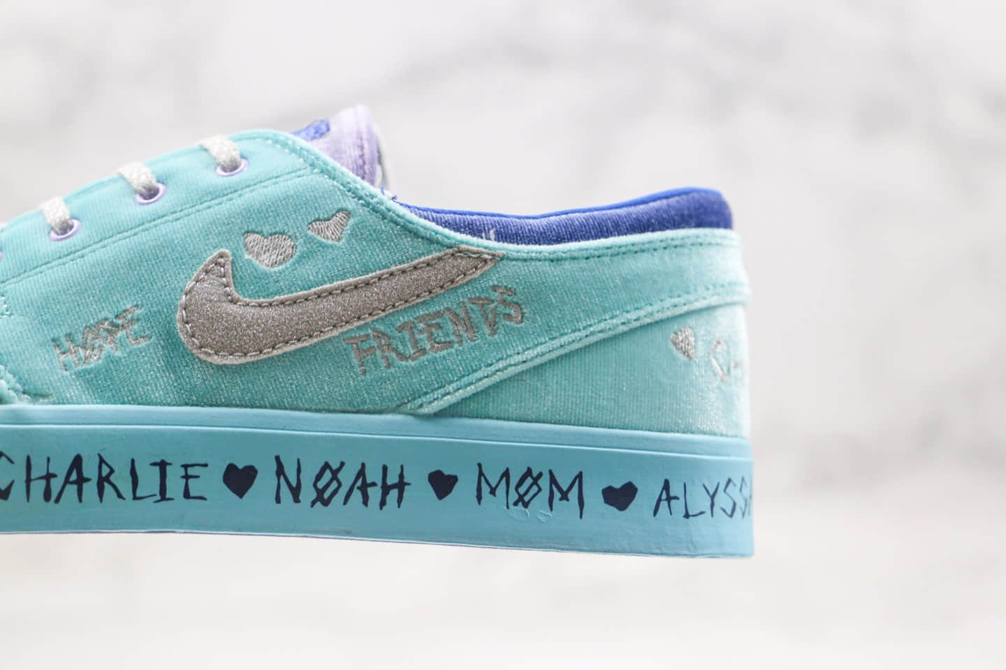 耐克Nike SB Zoom Janoski DB x Desiree Castillo纯原版本低帮SB板鞋天鹅绒蓝紫色DB慈善联名款原鞋开模一比一打造 货号：CV2365-400