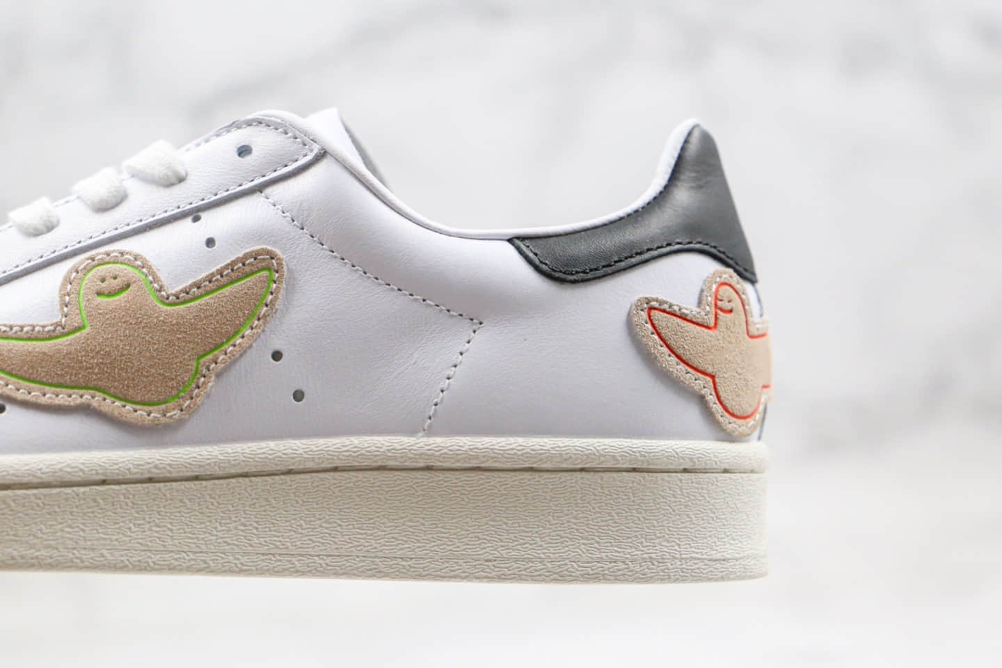 阿迪达斯adidas Superstar Shmoo x Mark Gonzales纯原版本联名款三叶草贝壳头和平鸽子米白色原鞋开模一比一打造 货号:FW8029