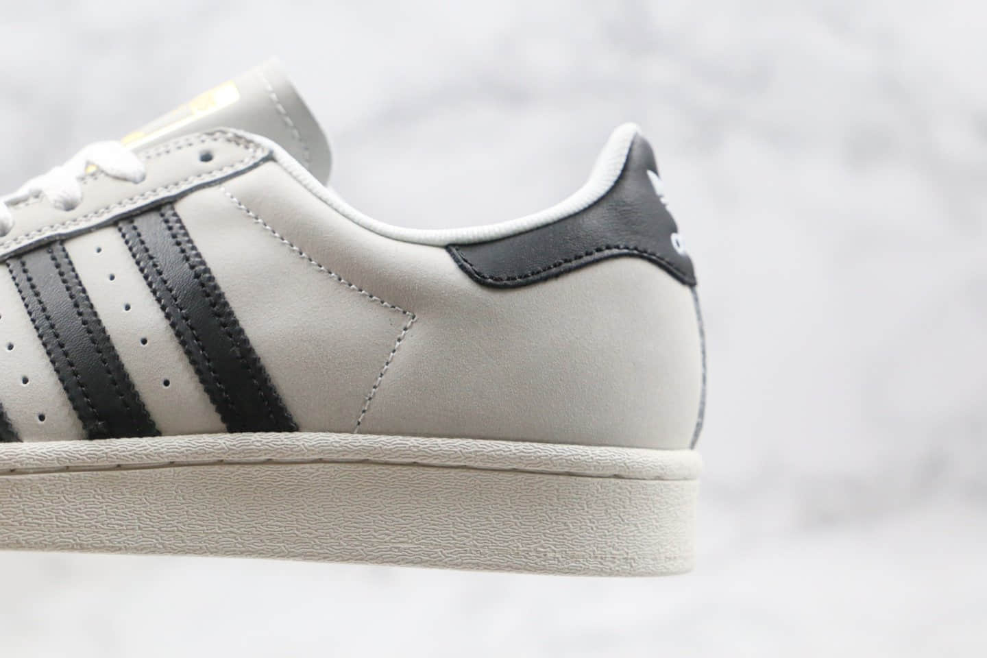 阿迪达斯Adidas Superstar Originals纯原版本三叶草贝壳头五十周年黑白阴阳灰黑白色原盒原标原楦头纸板打造 货号:FV0323