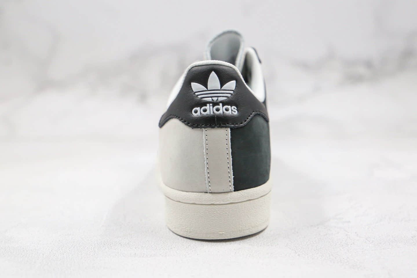 阿迪达斯Adidas Superstar Originals纯原版本三叶草贝壳头五十周年黑白阴阳灰黑白色原盒原标原楦头纸板打造 货号:FV0323