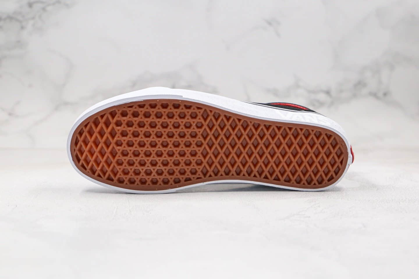 万斯VANS Old Skool公司级版本低帮亚麻黑红配色原厂硫化大底内置钢印 货号:VN0A4U3B0DT