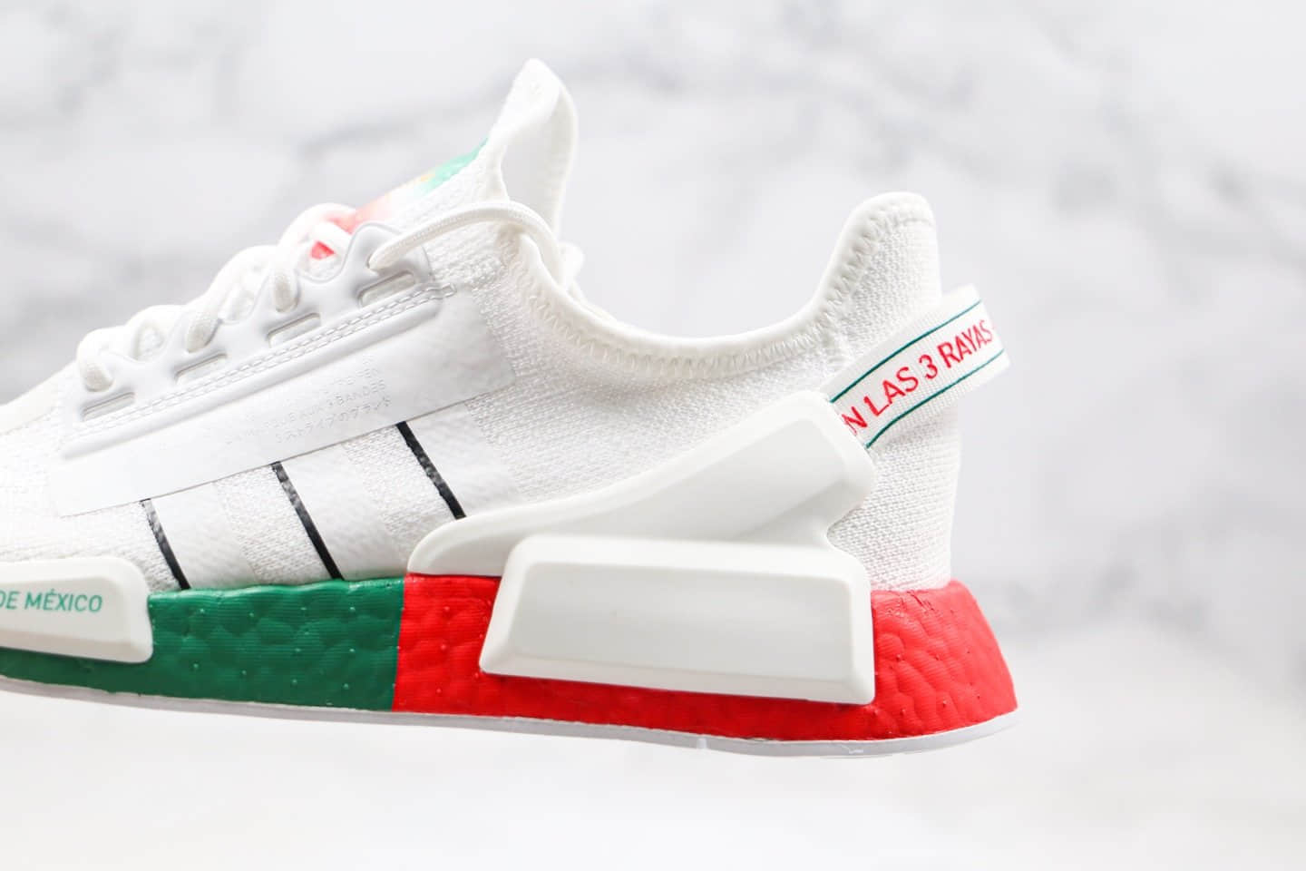 阿迪达斯Adidas NMD_R1 V2 Boost纯原版本爆米花跑鞋NMD二代白红绿色原厂爆米花鞋底区别市面通货版本 货号:FY1160