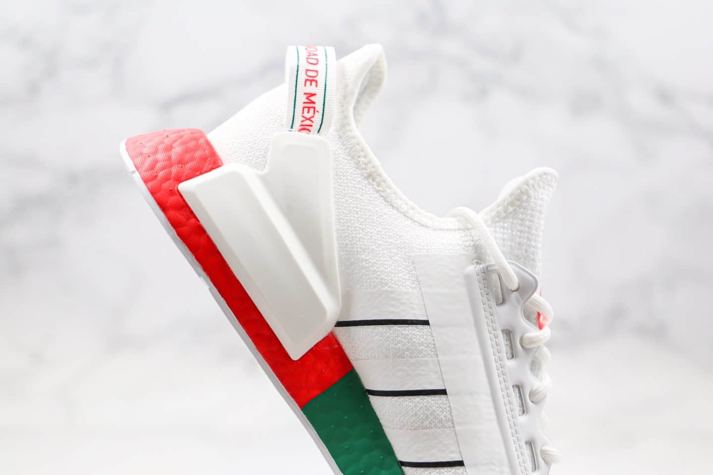 阿迪达斯Adidas NMD_R1 V2 Boost纯原版本爆米花跑鞋NMD二代白红绿色原厂爆米花鞋底区别市面通货版本 货号:FY1160