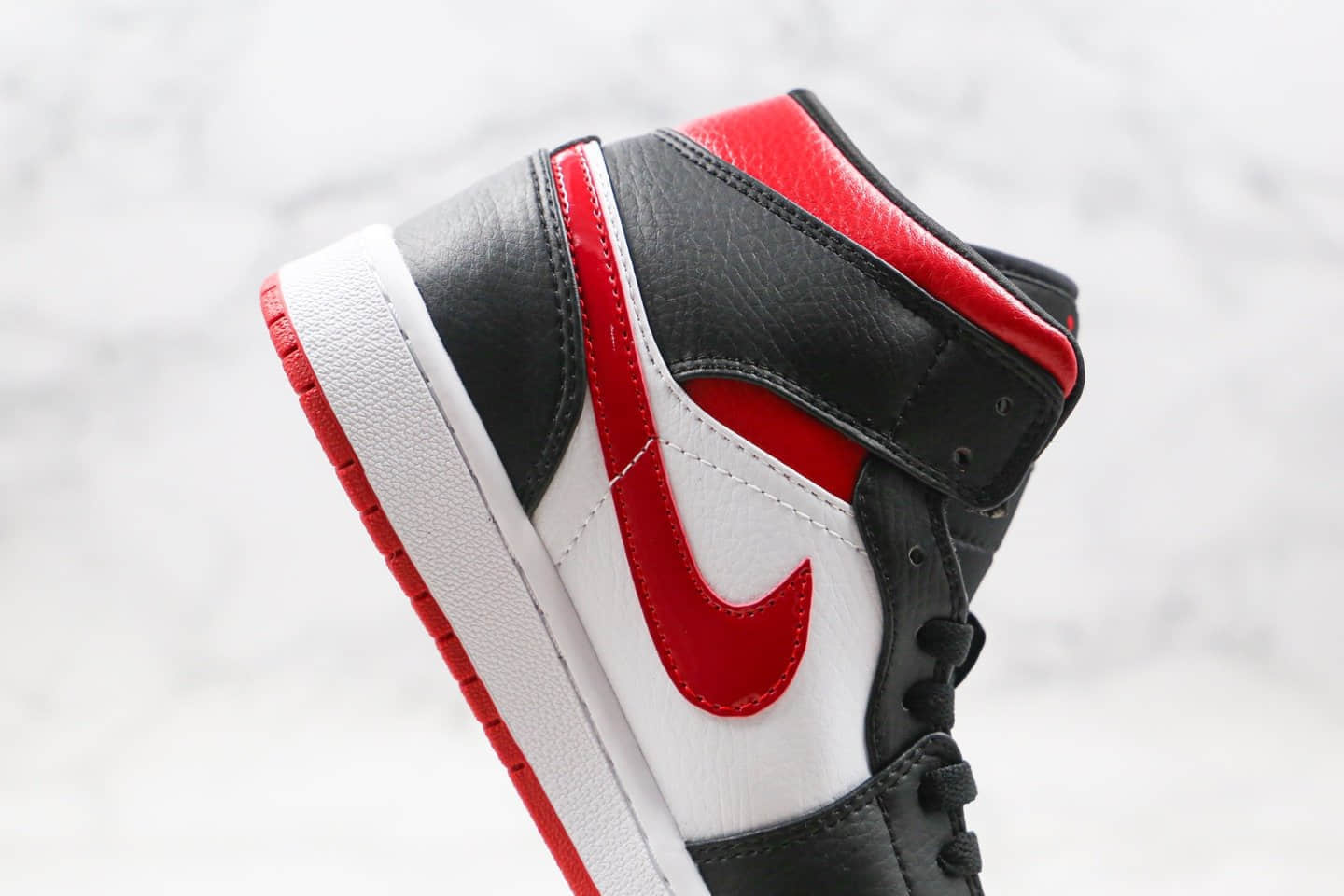 乔丹Air Jordan 1 Mid Shattered Backboard纯原版本中帮AJ1黑红脚趾原楦头纸板打造正确后跟定型 货号:554724-066