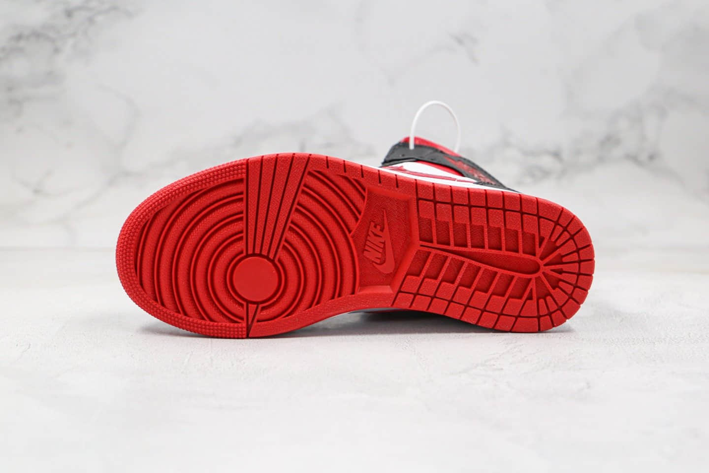 乔丹Air Jordan 1 Mid Shattered Backboard纯原版本中帮AJ1黑红脚趾原楦头纸板打造正确后跟定型 货号:554724-066