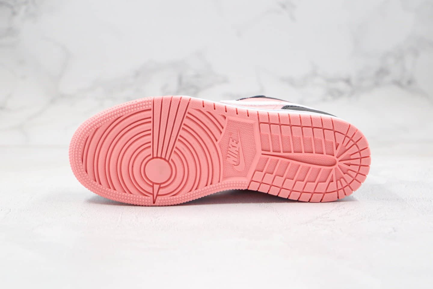 乔丹Air Jordan 1 Low GSDark Smoke Grey White-Pink Quartz纯原版本低帮AJ1黑粉色石英粉配色原楦头纸板打造 货号:554723-016