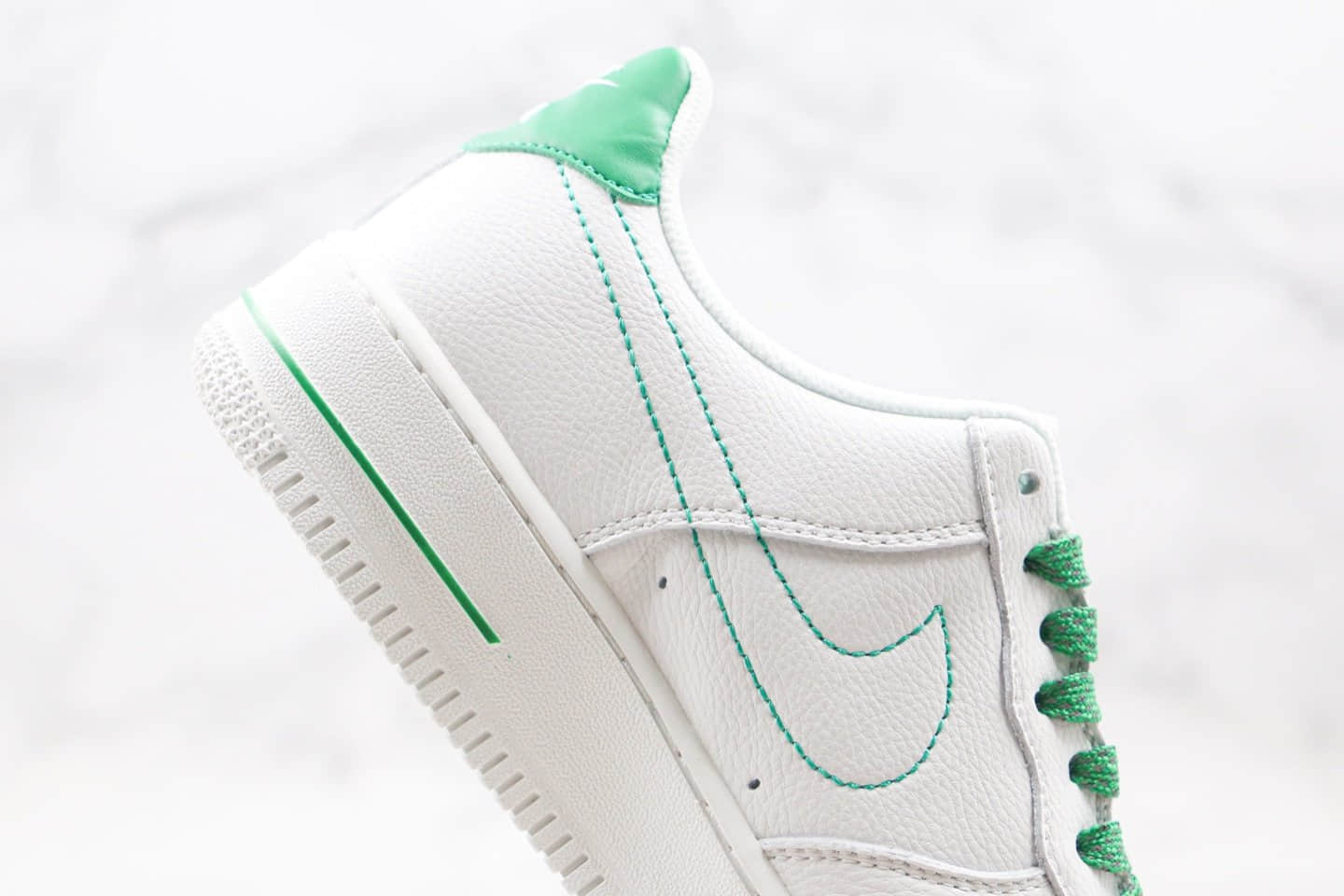 耐克Nike Air Force 1 Mid 07 3M纯原版本低帮空军一号反光怪奇物语联名款白绿色内置气垫 货号：CU9225-800