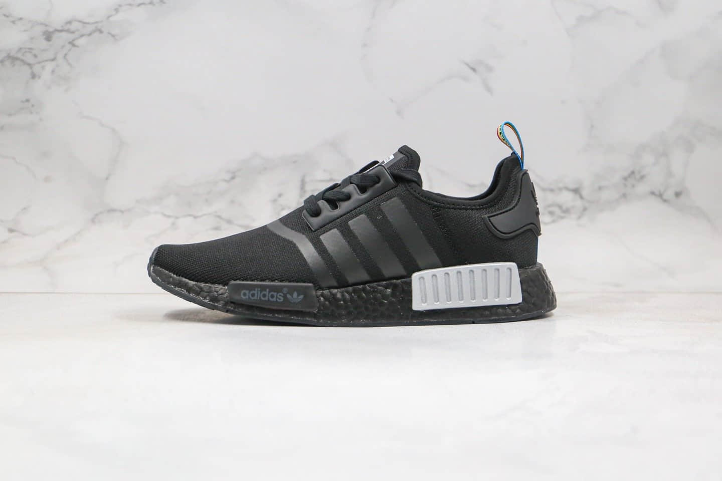 阿迪达斯Adidas NMD R1纯原版本黑银色撞色爆米花跑鞋原盒原标原档案数据开发 货号:Q47261