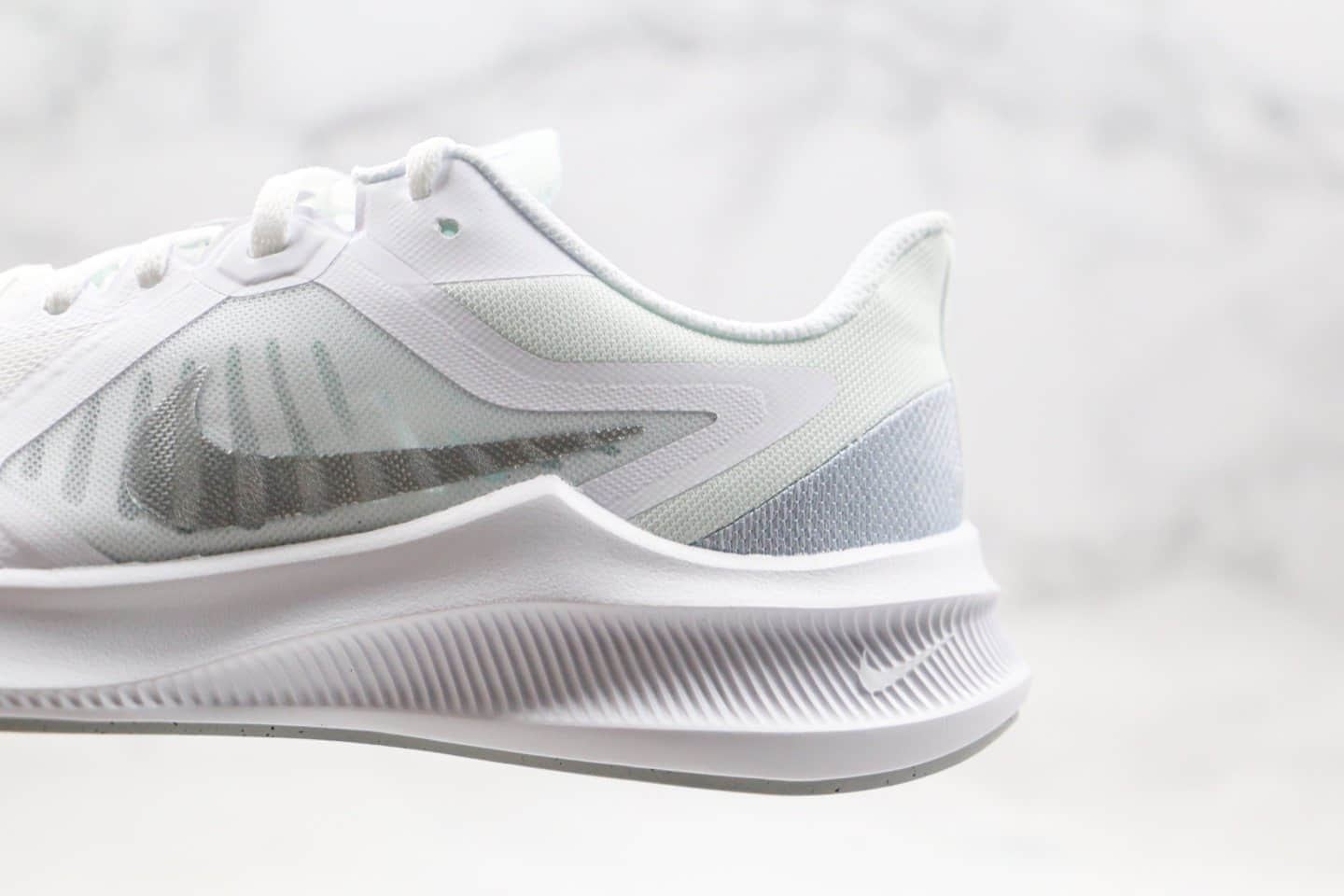 耐克Nike Downshimdter 10纯原版本登月10代白银色慢跑鞋正确鞋底材质原盒原标区别市面通货版本 货号：CI9981-100
