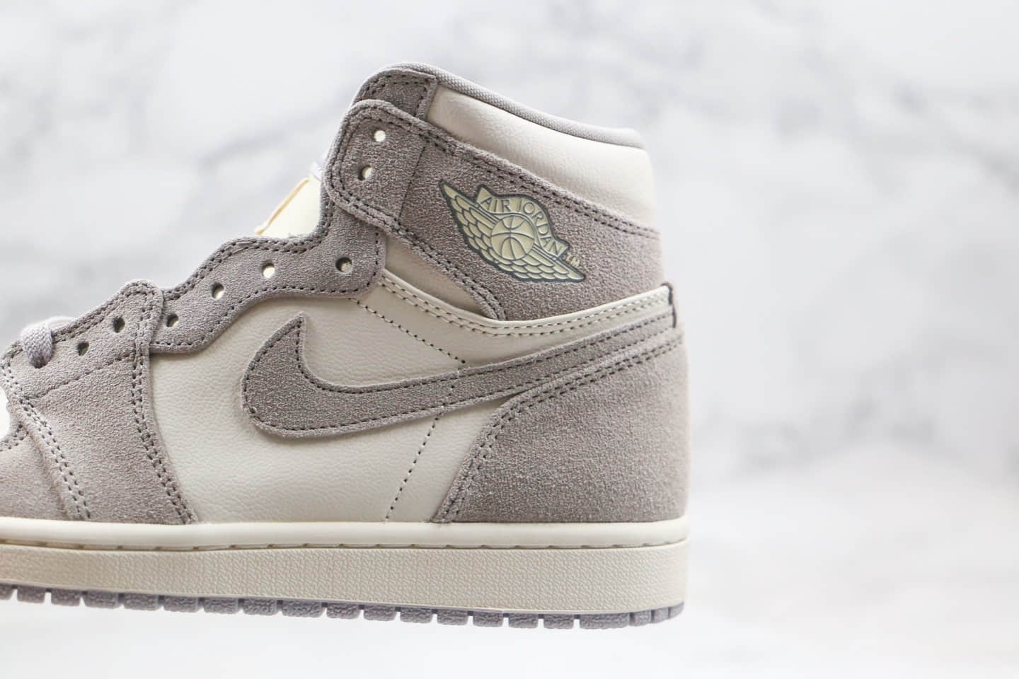 乔丹Air Jordan 1纯原版本高帮AJ1香芋灰色麂皮原厂鞋面材质正确后跟定型 货号:AH7389-101