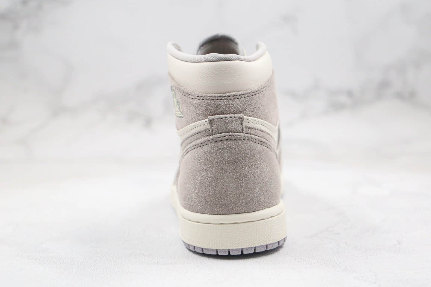乔丹Air Jordan 1纯原版本高帮AJ1香芋灰色麂皮原厂鞋面材质正确后跟定型 货号:AH7389-101