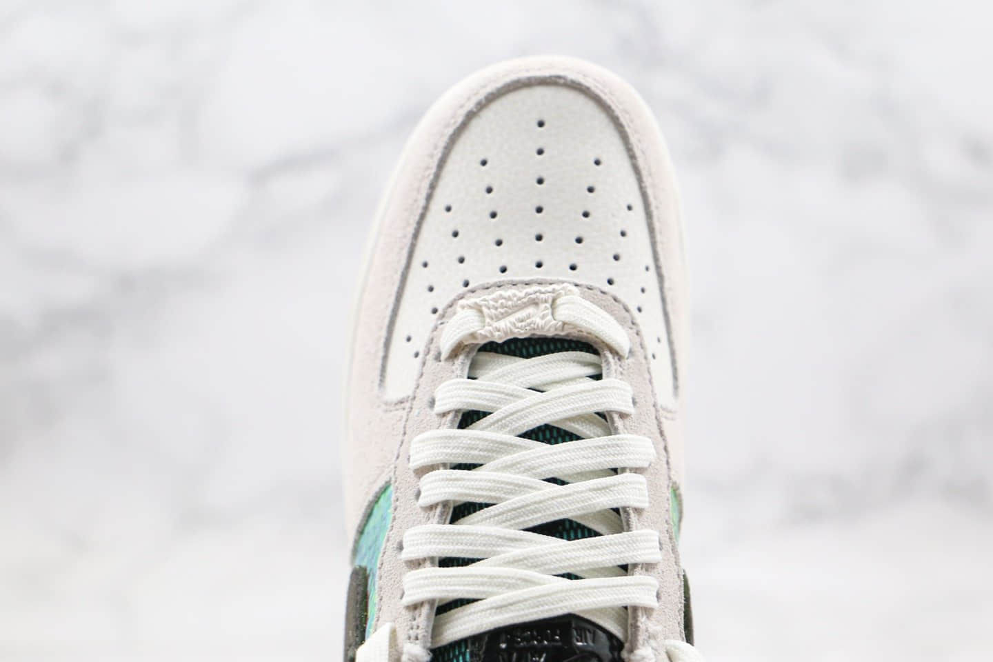 耐克Nike Air Force 1 Low IridescentSnakeskin纯原版本低帮空军一号灰黑金色鱼鳞纹全息蛇纹内置气垫正确鞋面卡色 货号:CW2657-001