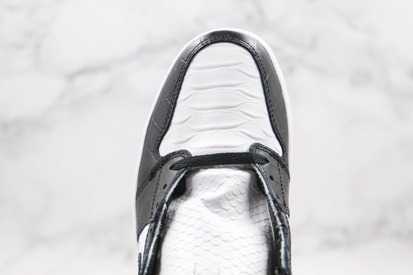 乔丹Air Jordan The Shoes Surgeon纯原版本高帮AJ1黑白色印有太极蛇纹正确后跟定型原盒原标 货号:555088-010