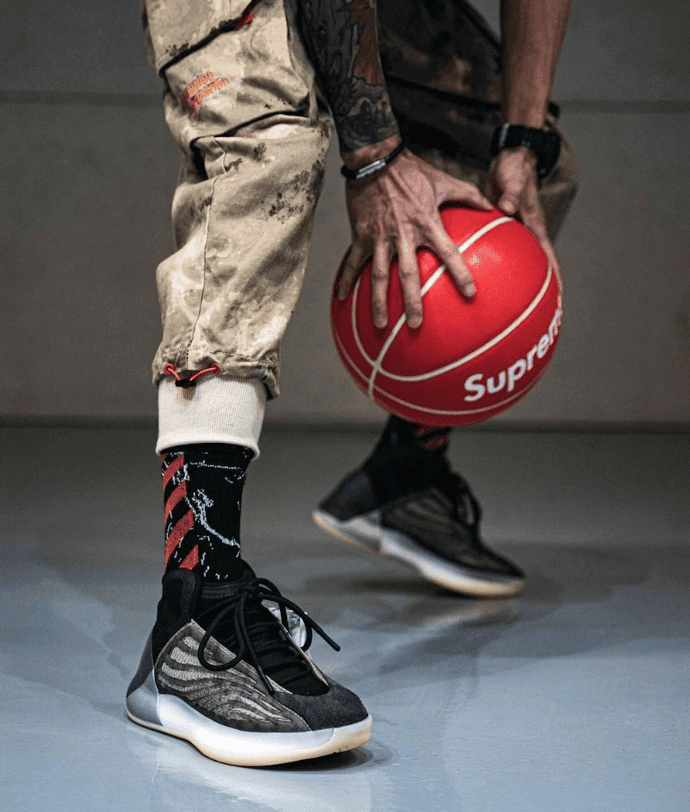 椰子篮球鞋新配色有点酷炫!Yeezy Quantum“ Barium”将于6月25日发售! 货号:H68771