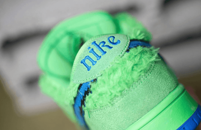 Grateful Dead x Nike SB Dunk Low黄色小熊细节图曝光!