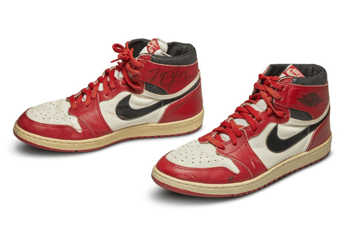 乔丹1985年比赛亲穿AJ1芝加哥拍卖!起拍价十万美元!惊人!